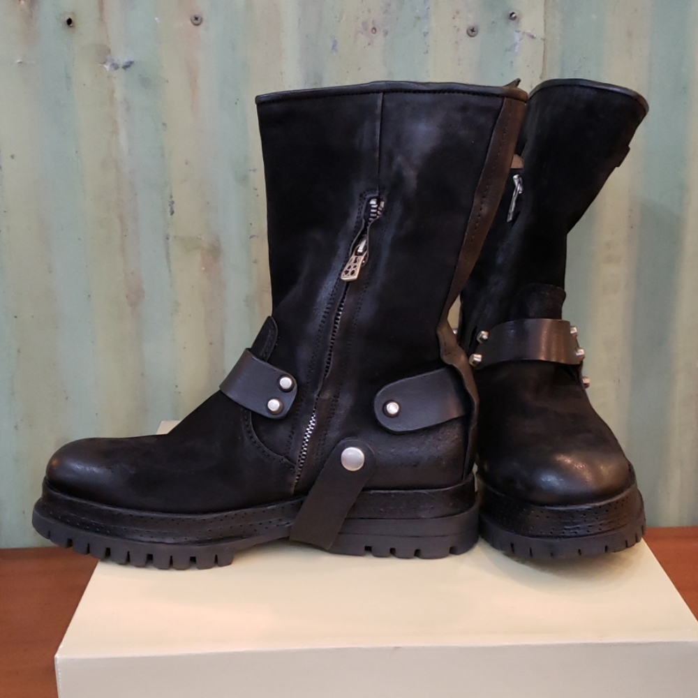 Sold - Picture 3 of 8